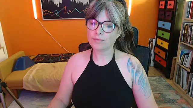 Snapshot of TheLenaAdams chatting on 11.11.25 TheLenaAdams online show from 11.11.25