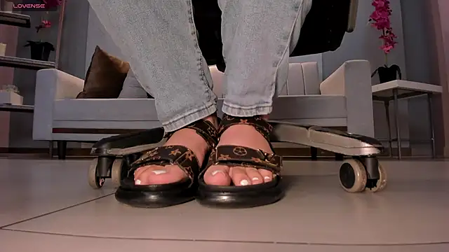 MartinnaBonnet online show from 02.28.25