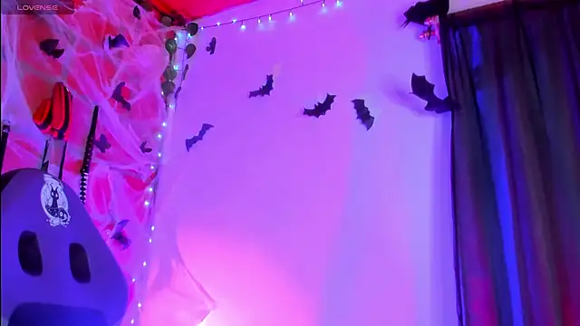 EmmaRusso online show from 11.21.25