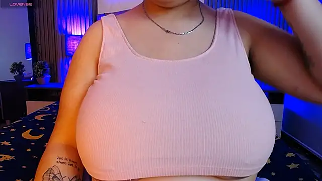 Snapshot of dafne_hss chatting on 12.23.24 dafne hss online show from 12.23.24