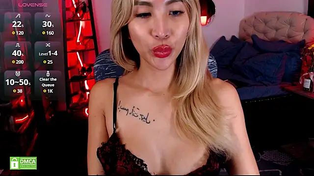Snapshot of BunnieAngel chatting on 02.24.25 BunnieAngel online show from 02.24.25