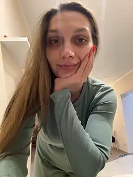 Snapshot of AllisonStark chatting on 12.19.24 AllisonStark online show from 12.19.24