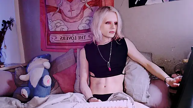 Alien Bella online show from 02.02.26