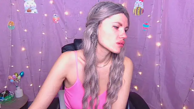 Snapshot of MilaLoona chatting on 04.09.26 MilaLoona online show from 04.09.26