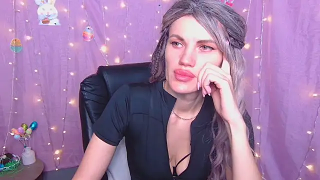 Snapshot of MilaLoona chatting on 04.10.26 MilaLoona online show from 04.10.26