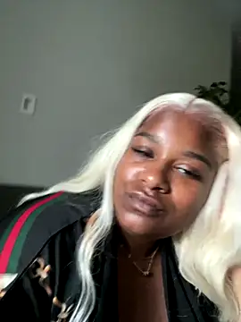 BigFineSelena online show from 09.17.25