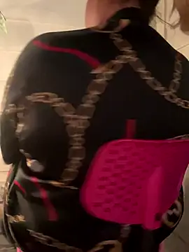 BigFineSelena online show from 10.13.25