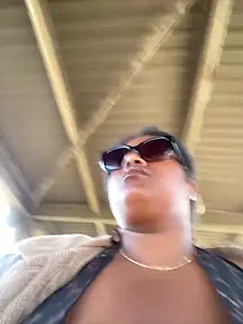 BigFineSelena online show from 04.15.26