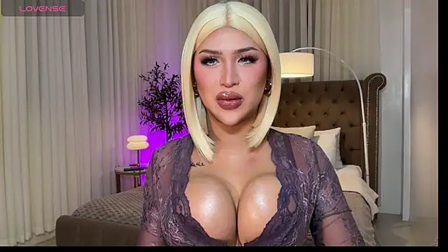 Snapshot of Your_Majesty_Tyra chatting on 05.18.26 Your Majesty Tyra online show from 05.18.26