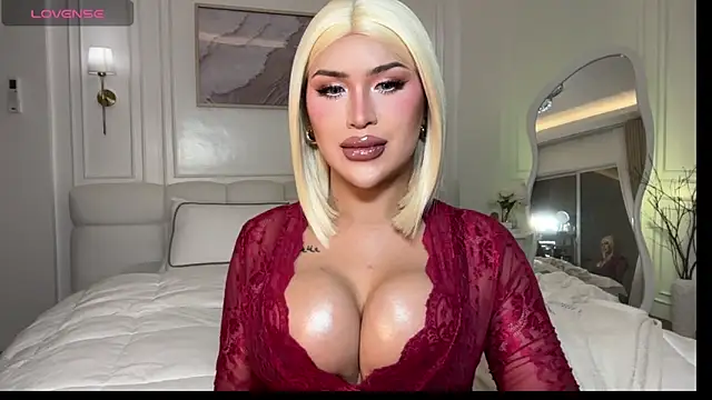 Snapshot of Your_Majesty_Tyra chatting on 06.24.26 Your Majesty Tyra online show from 06.24.26