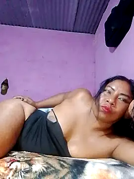 Snapshot of rosmery-navarro chatting on 01.25.25 rosmery-navarro online show from 01.25.25