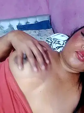 Snapshot of rosmery-navarro chatting on 02.01.25 rosmery-navarro online show from 02.01.25