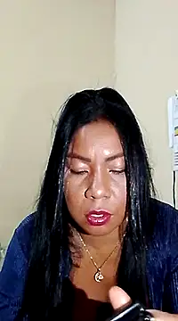 Snapshot of rosmery-navarro chatting on 03.18.25 rosmery-navarro online show from 03.18.25