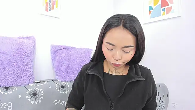 miss soffi  online show from 10.16.25