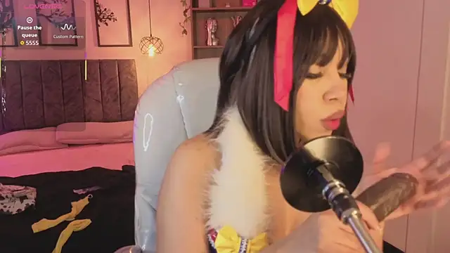 Snapshot of Olivia_ds chatting on 10.23.25 Olivia ds online show from 10.23.25