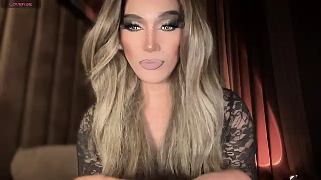 Snapshot of Lo_la_69 chatting on 10.11.25 Lo la 69 online show from 10.11.25