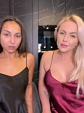 Snapshot of Keep_us_wild chatting on 12.19.24 Keep us wild online show from 12.19.24