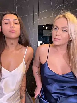 Snapshot of Keep_us_wild chatting on 12.21.24 Keep us wild online show from 12.21.24