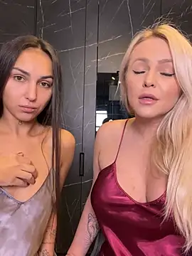 Snapshot of Keep_us_wild chatting on 01.03.25 Keep us wild online show from 01.03.25