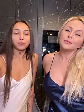 Snapshot of Keep_us_wild chatting on 01.05.25 Keep us wild online show from 01.05.25