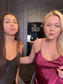 Snapshot of Keep_us_wild chatting on 01.06.25 Keep us wild online show from 01.06.25