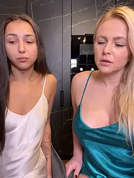 Snapshot of Keep_us_wild chatting on 02.06.25 Keep us wild online show from 02.06.25