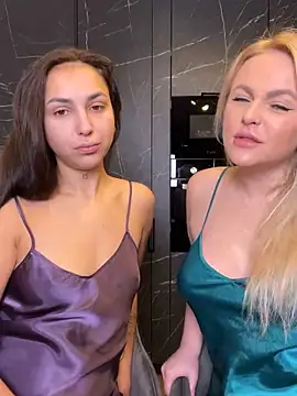 Snapshot of Keep_us_wild chatting on 02.10.25 Keep us wild online show from 02.10.25