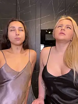 Snapshot of Keep_us_wild chatting on 03.12.25 Keep us wild online show from 03.12.25