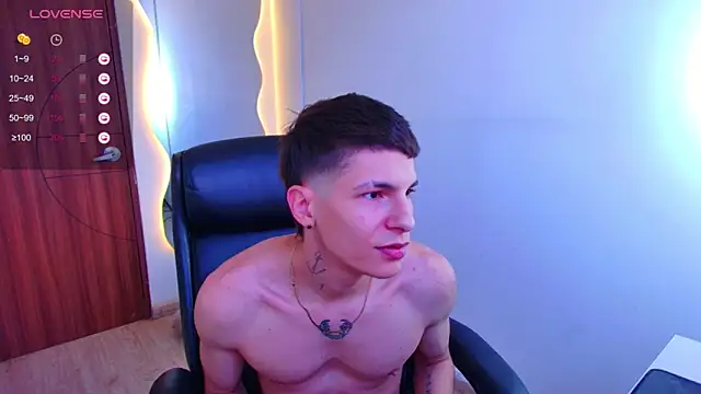 Snapshot of harrisoncuper chatting on 12.01.24 harrisoncuper online show from 12.01.24