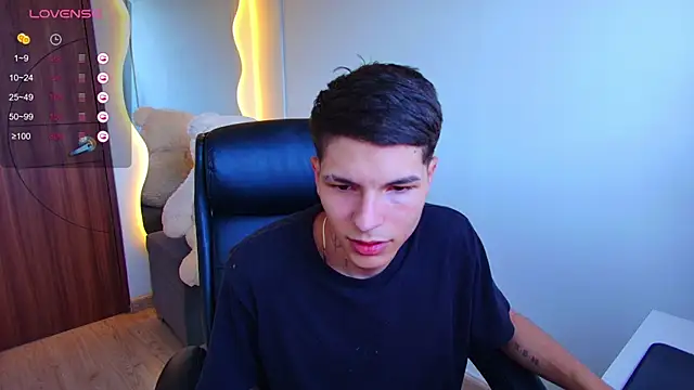 Snapshot of harrisoncuper chatting on 12.20.24 harrisoncuper online show from 12.20.24