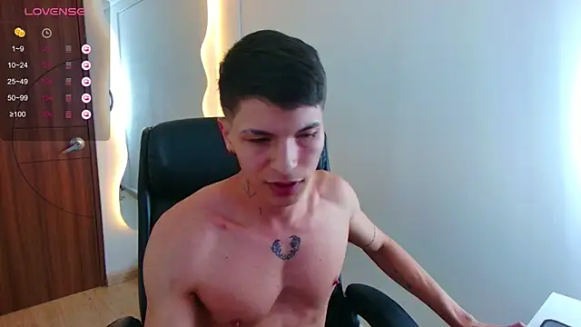 Snapshot of harrisoncuper chatting on 02.04.25 harrisoncuper online show from 02.04.25