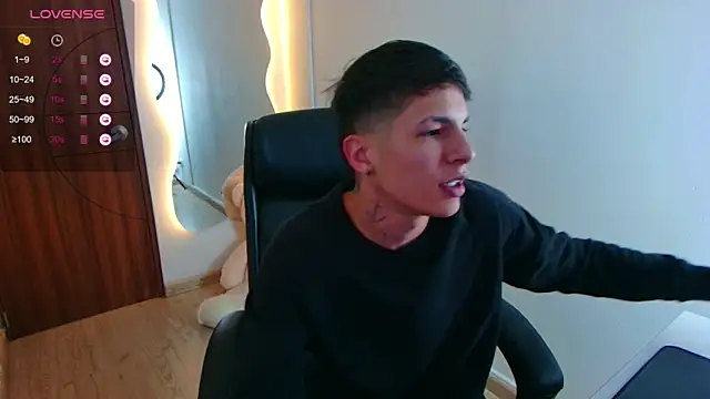 Snapshot of harrisoncuper chatting on 02.08.25 harrisoncuper online show from 02.08.25