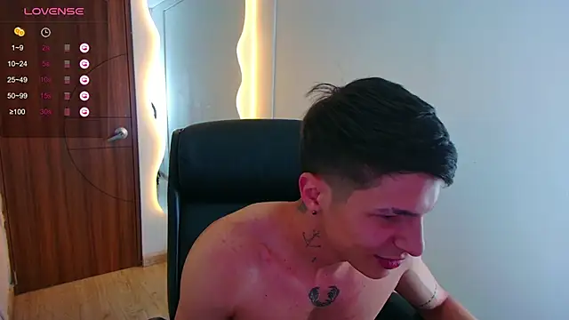 Snapshot of harrisoncuper chatting on 02.13.25 harrisoncuper online show from 02.13.25