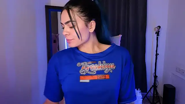 Snapshot of sexyladyy_ chatting on 10.13.25 sexyladyy  online show from 10.13.25