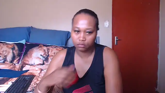 Snapshot of EbonySeductressx chatting on 10.13.25 EbonySeductressx online show from 10.13.25
