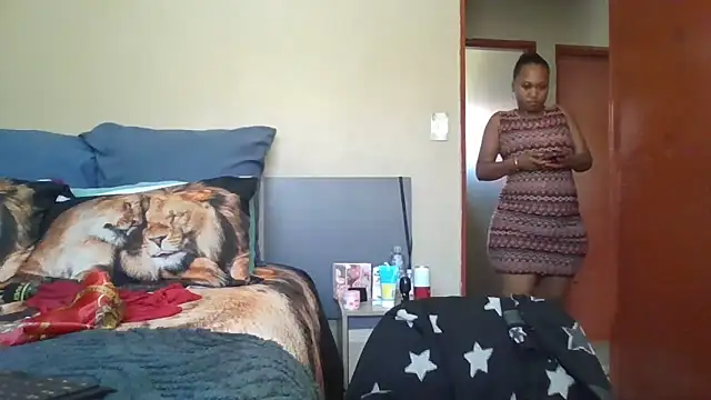 Snapshot of EbonySeductressx chatting on 10.22.25 EbonySeductressx online show from 10.22.25