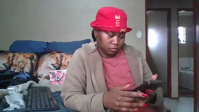 Snapshot of EbonySeductressx chatting on 10.29.25 EbonySeductressx online show from 10.29.25