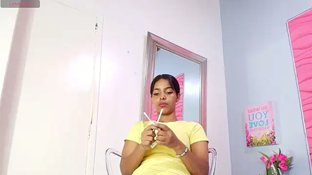 Snapshot of _Valeria_Brown chatting on 03.19.25  Valeria Brown online show from 03.19.25