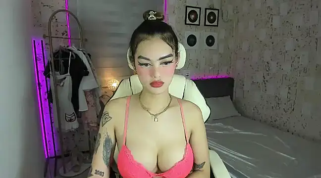 AlexandraMooree online show from 02.08.25