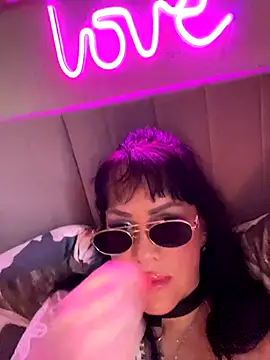 Lolaley2 online show from 10.26.25