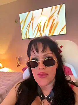 Lolaley2 online show from 11.23.25