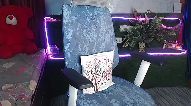 Snapshot of Beyond_Cuteness_ chatting on 02.22.25 Beyond Cuteness online show from 02.22.25