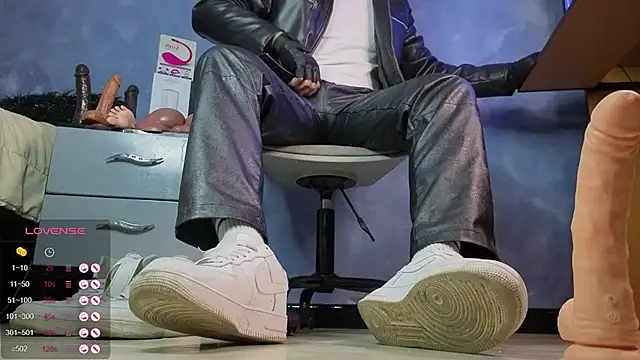 TomLover 12 online show from 02.26.26