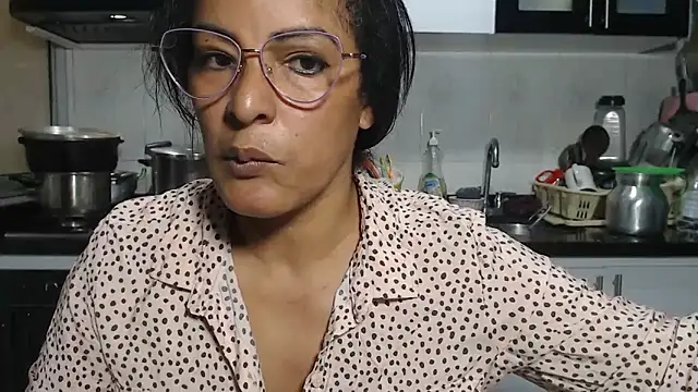 Snapshot of kateleyagrey chatting on 06.17.26 kateleyagrey online show from 06.17.26