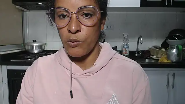 Snapshot of kateleyagrey chatting on 06.22.26 kateleyagrey online show from 06.22.26
