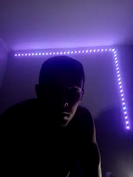 Snapshot of liderek83 chatting on 10.31.25 liderek83 online show from 10.31.25