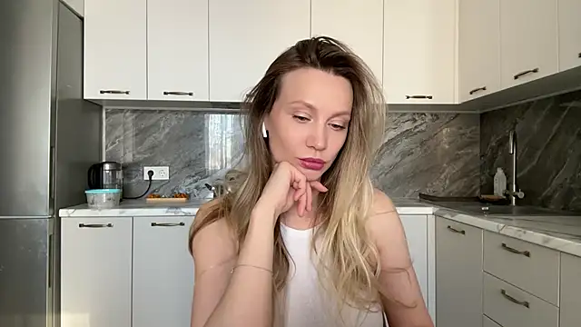 Alice Wonders online show from 02.20.25