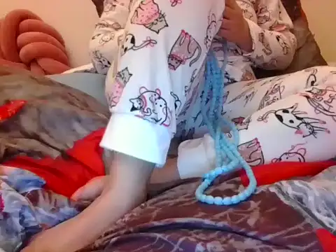 RealLittleRedRidingHood online show from 11.22.25