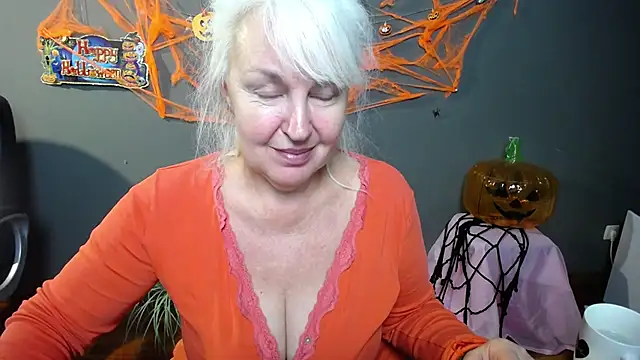 BlondyLeeBest online show from 10.25.25
