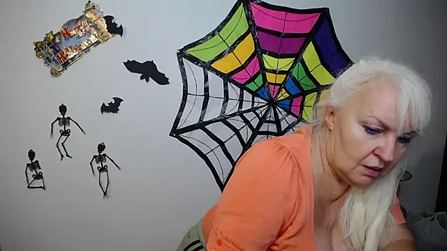 BlondyLeeBest online show from 10.26.25